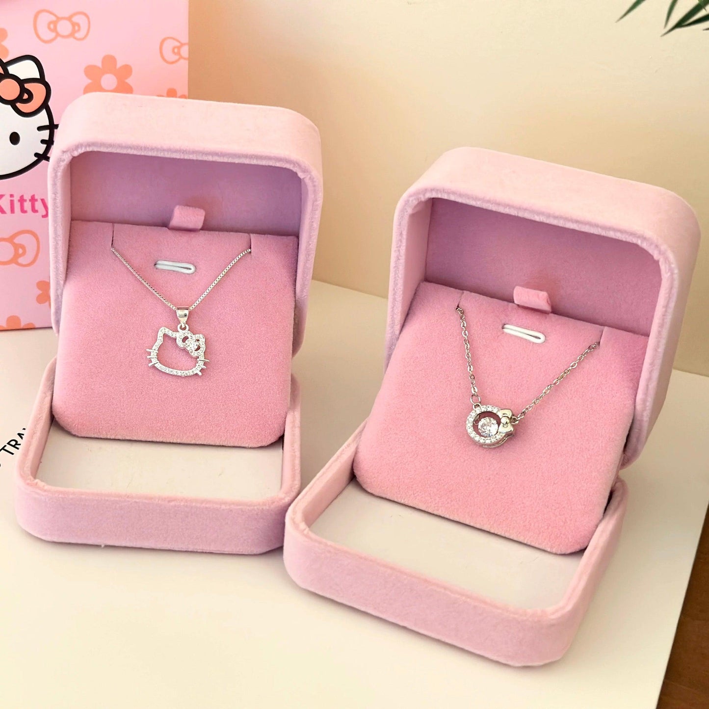 Shimmer kitty necklace